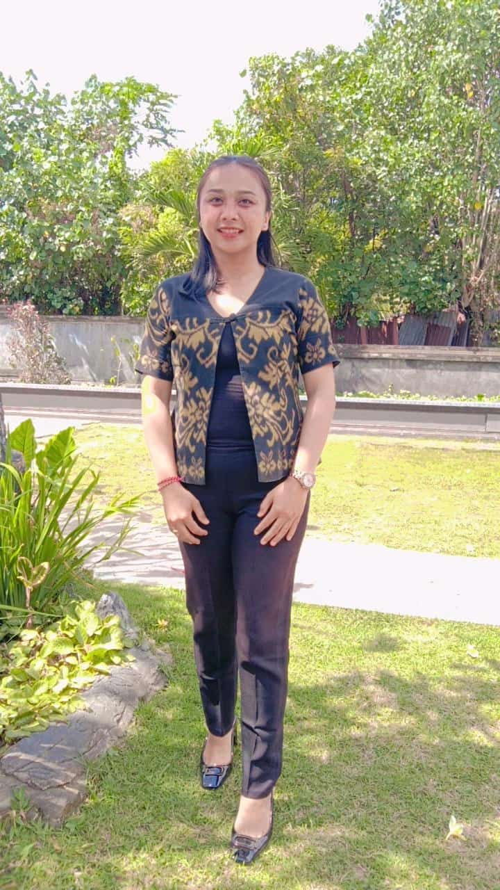 <center>Tenaga Administrasi Sekolah<br>Kadek Deasy Indah Meliasari</center>